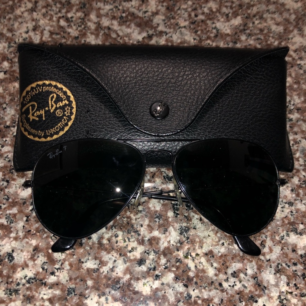Used black rayban aviator